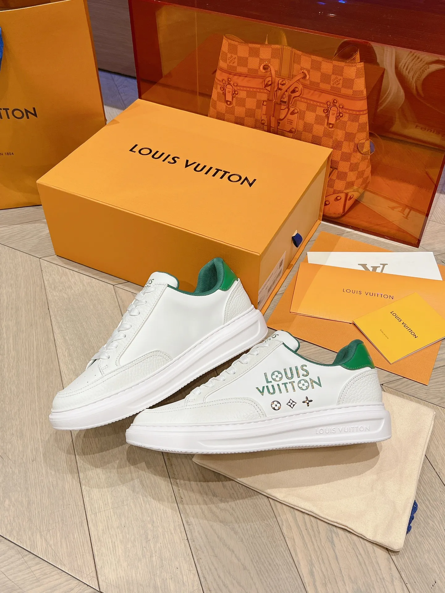 👟👟Ex-factory price 680👟👟 LV 2024 new height-increasing white shoes, color matching and leather craftsmanship, 3D logo embossing technology on the heel to increase the three-dimensional effect, pebbled cowhide, PU foam outsole! Super lightweight! Your feet won’t get tired from walking.  Code number: 37-45
